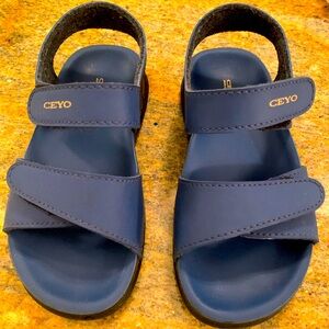 Little girls sandal. Super comfortable and durable. Size 27 EU, US10.